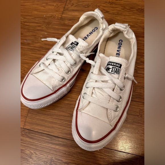 Converse sneakers size 7- Great Condition! - Picture 1 of 3